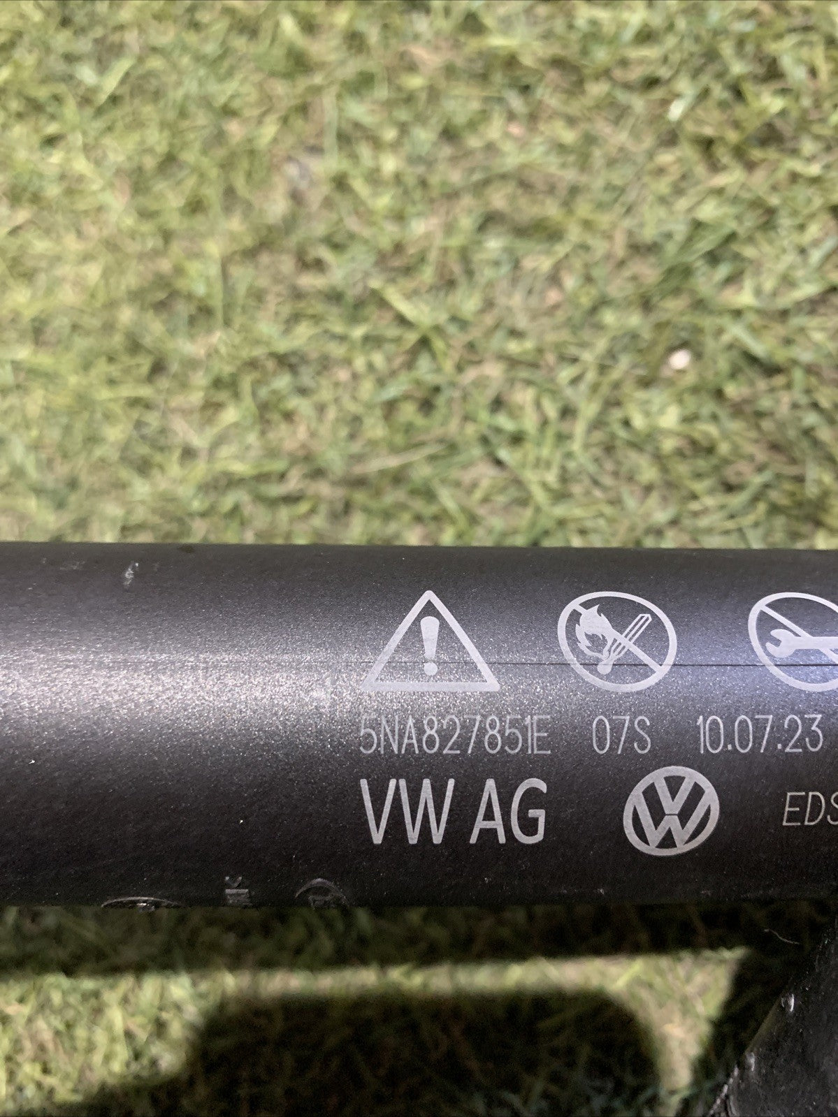 Pistoncino Elettrico SXCofano Baule Portellone Volkswagen Tiguan 2023 5NA827851E