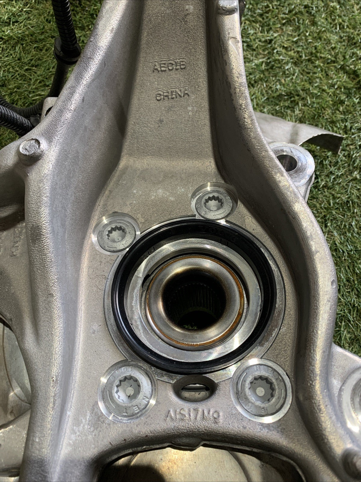 MOZZO MONTANTE FUSELLO ANTERIORE SINISTRO VOLVO XC60 2025 2.0 HYBRID 32298139