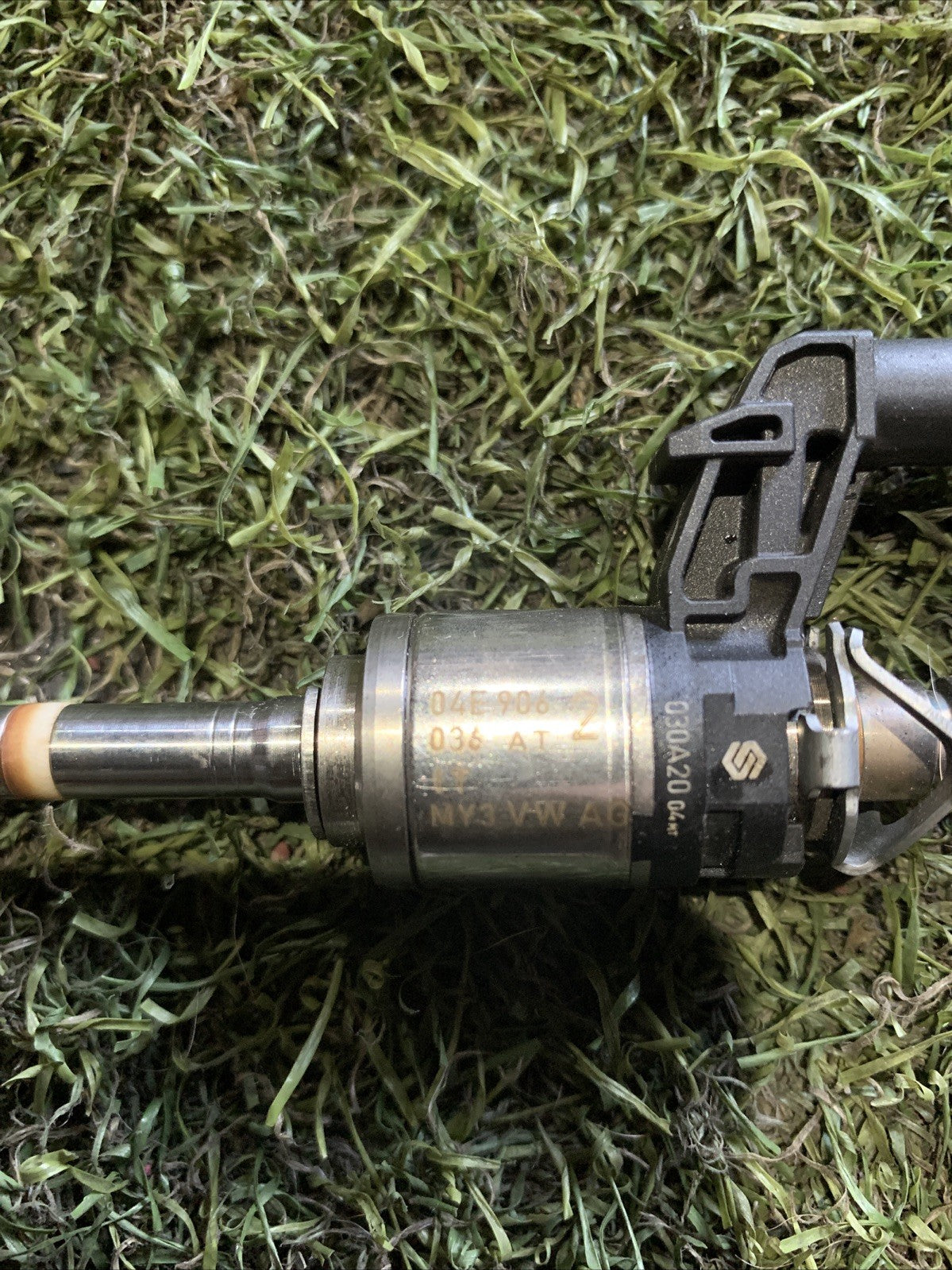 Iniettore Benzina Volkswagen Polo 2024 1.0 04E906036AT DKL