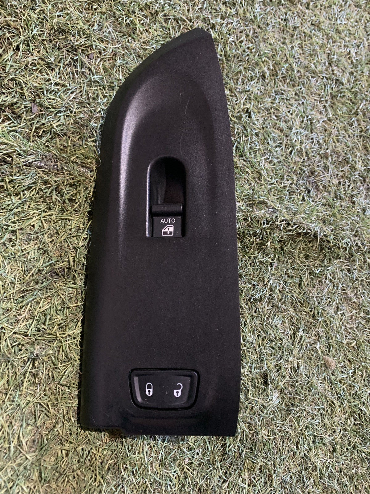 PULSANTIERA ANTERIORE DESTRA PER FIAT 500 X Serie 07356331460 (2)