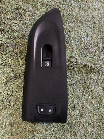 PULSANTIERA ANTERIORE DESTRA PER FIAT 500 X Serie 07356331460 (2)