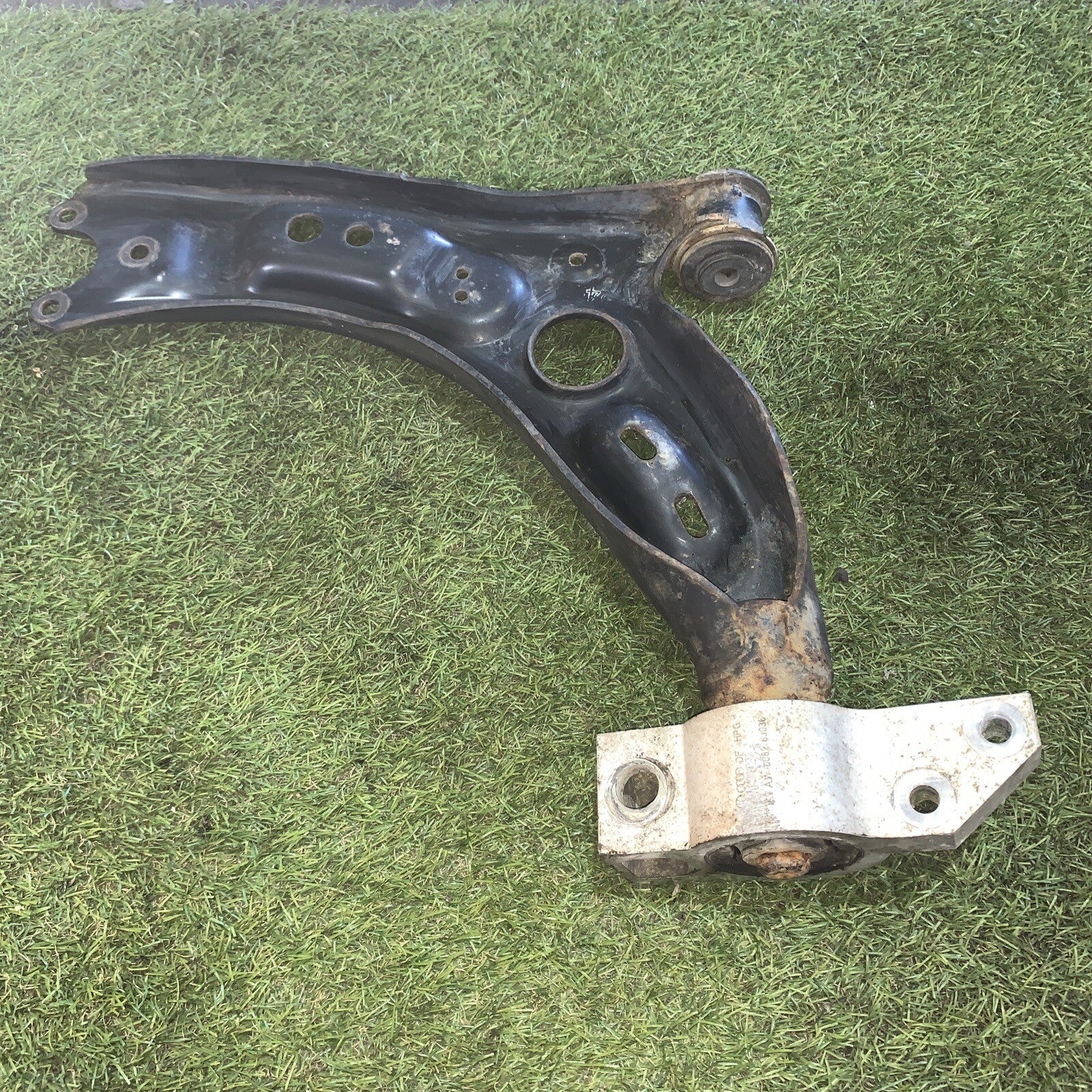 BRACCIO OSCILLANTE ANTERIORE DESTRO PER VOLKSWAGEN GOLF 6 2.0 TDI