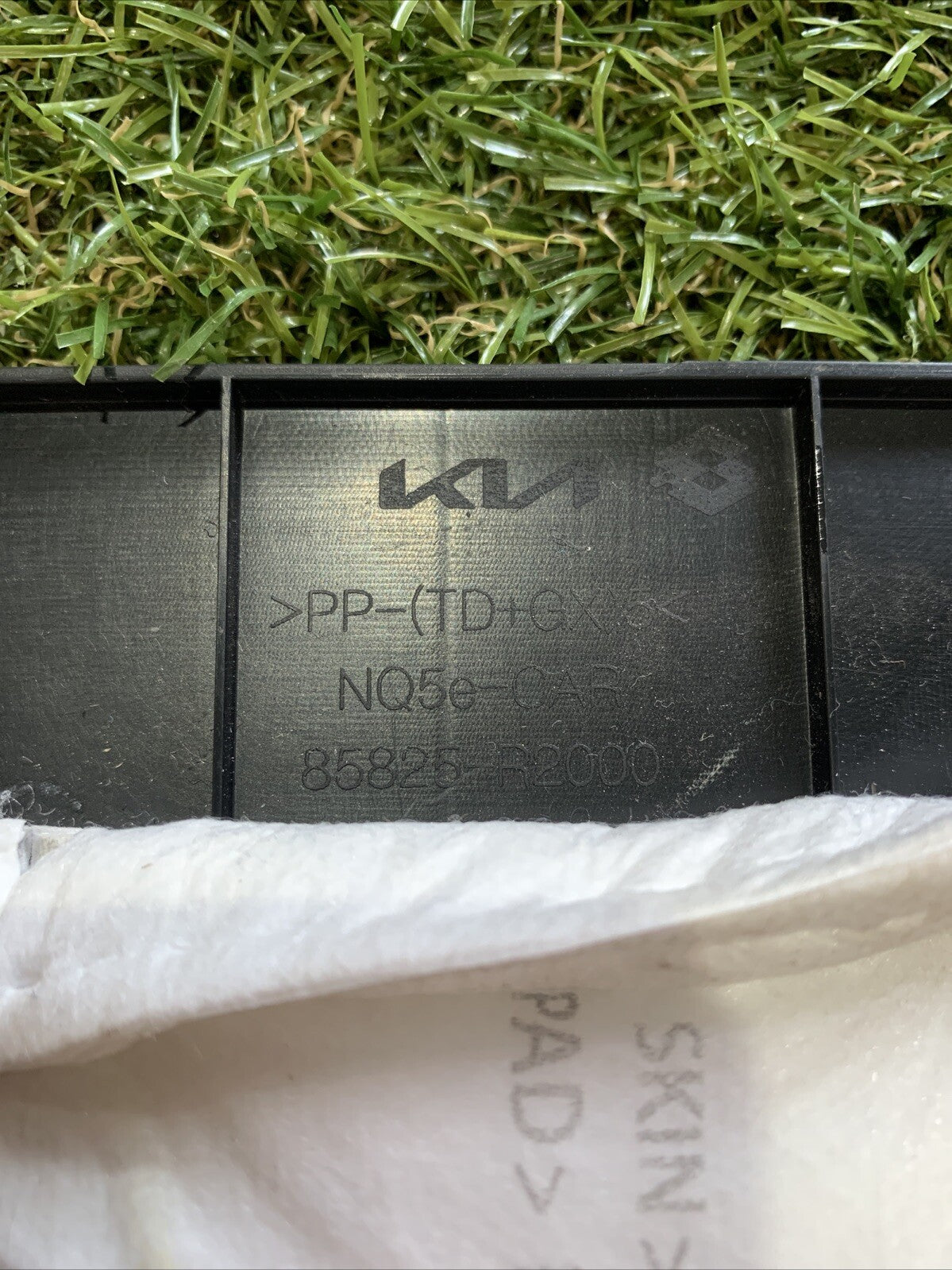 Rivestimento Battitacco Anteriore Sinistro Kia Sportage 2023 85825-R2000