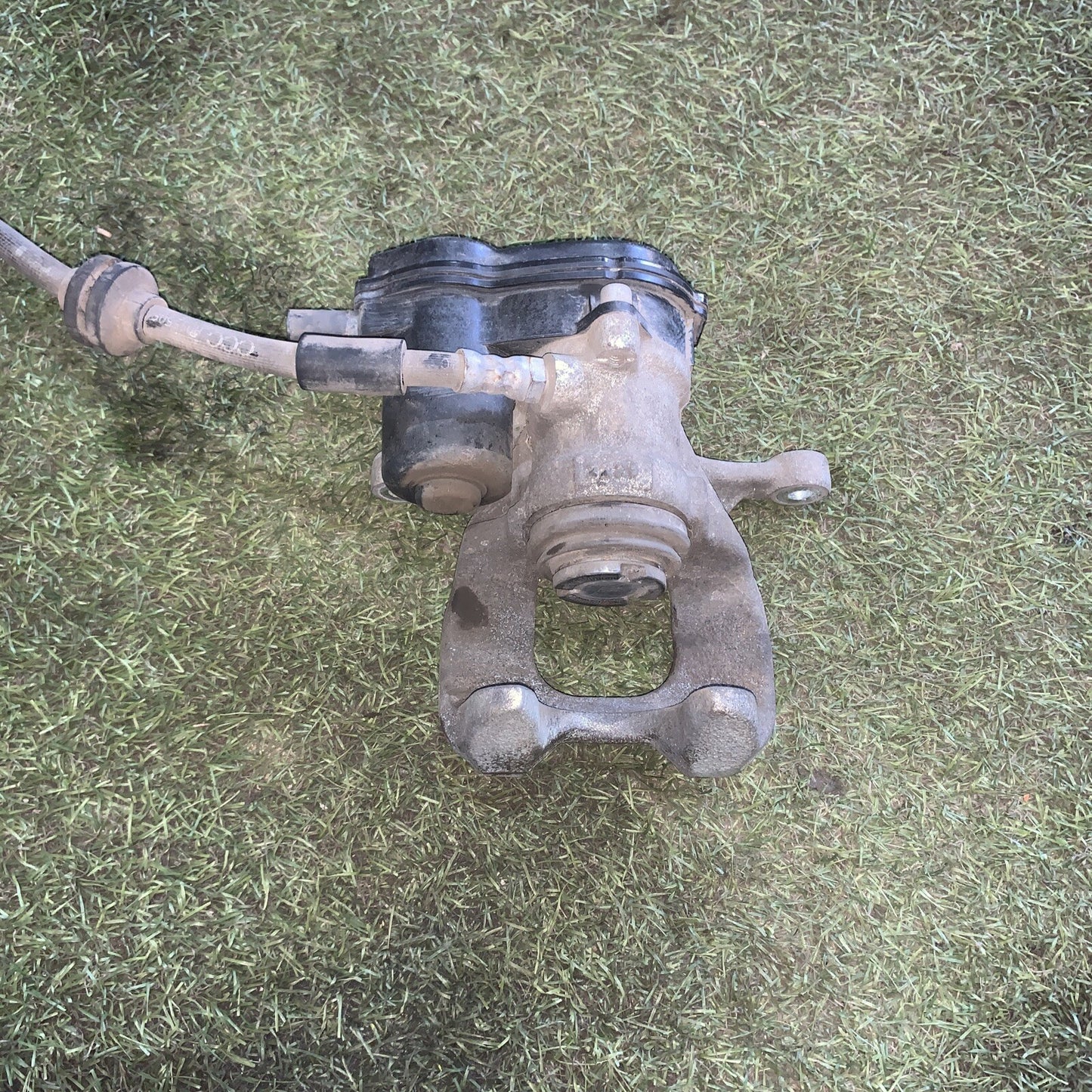 77367135 PINZA FRENO POSTERIORE SX FIAT 500X (334) 1.3 MULTIJET (2)