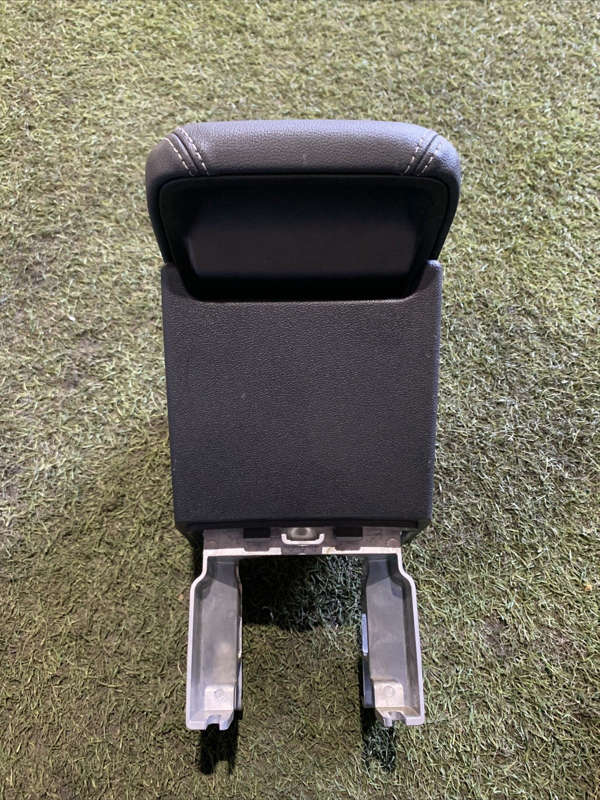 BRACCIOLO CENTRALE IN PELLE AUDI A1 Sportback (GBA) 82A864208A (18 )
