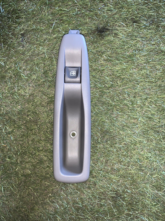 PULSANTIERA ALZAVETRO POSTERIORE DESTRA RENAULT CAPTUR 2015 829614619R