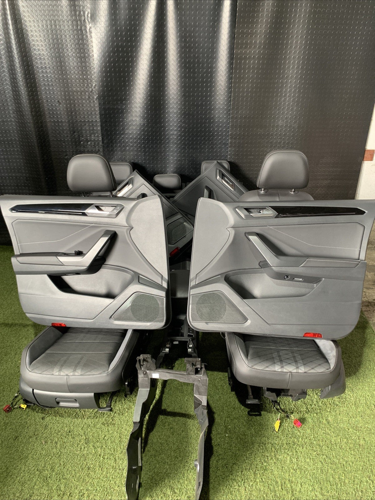 TAPPEZZERIA COMPLETA CON PANNELLI VOLKSWAGEN T-ROC 2024 R-LINE