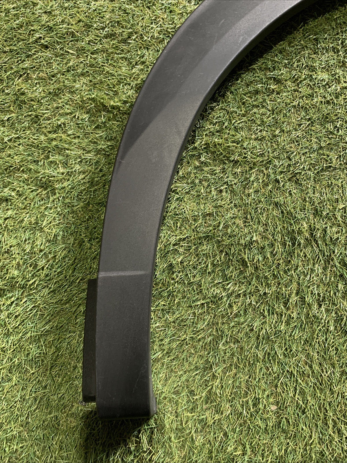 MODANATURA PARAFANGO POST SX PER PEUGEOT 2008 Serie 9825736780 (19>)