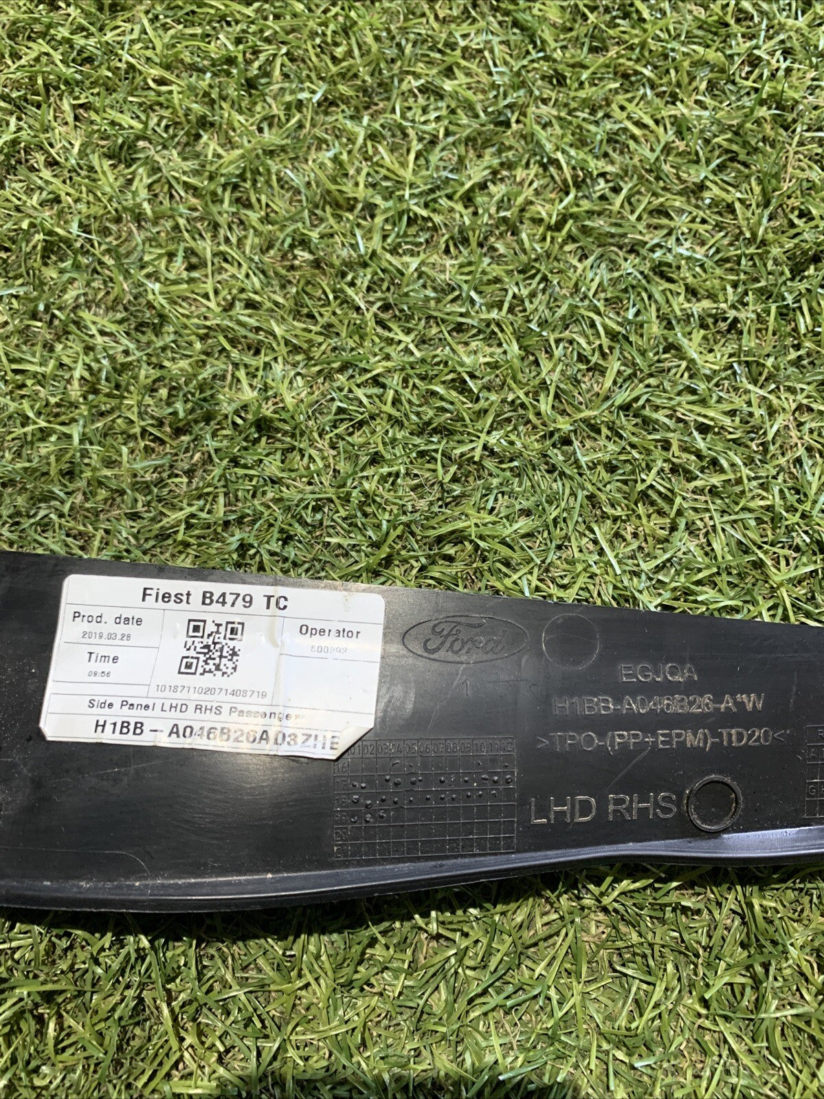 H1BB-A046B26-A RIVESTIMENTO TUNNEL CENTRALE LATO DESTRO FORD FIESTA 2019