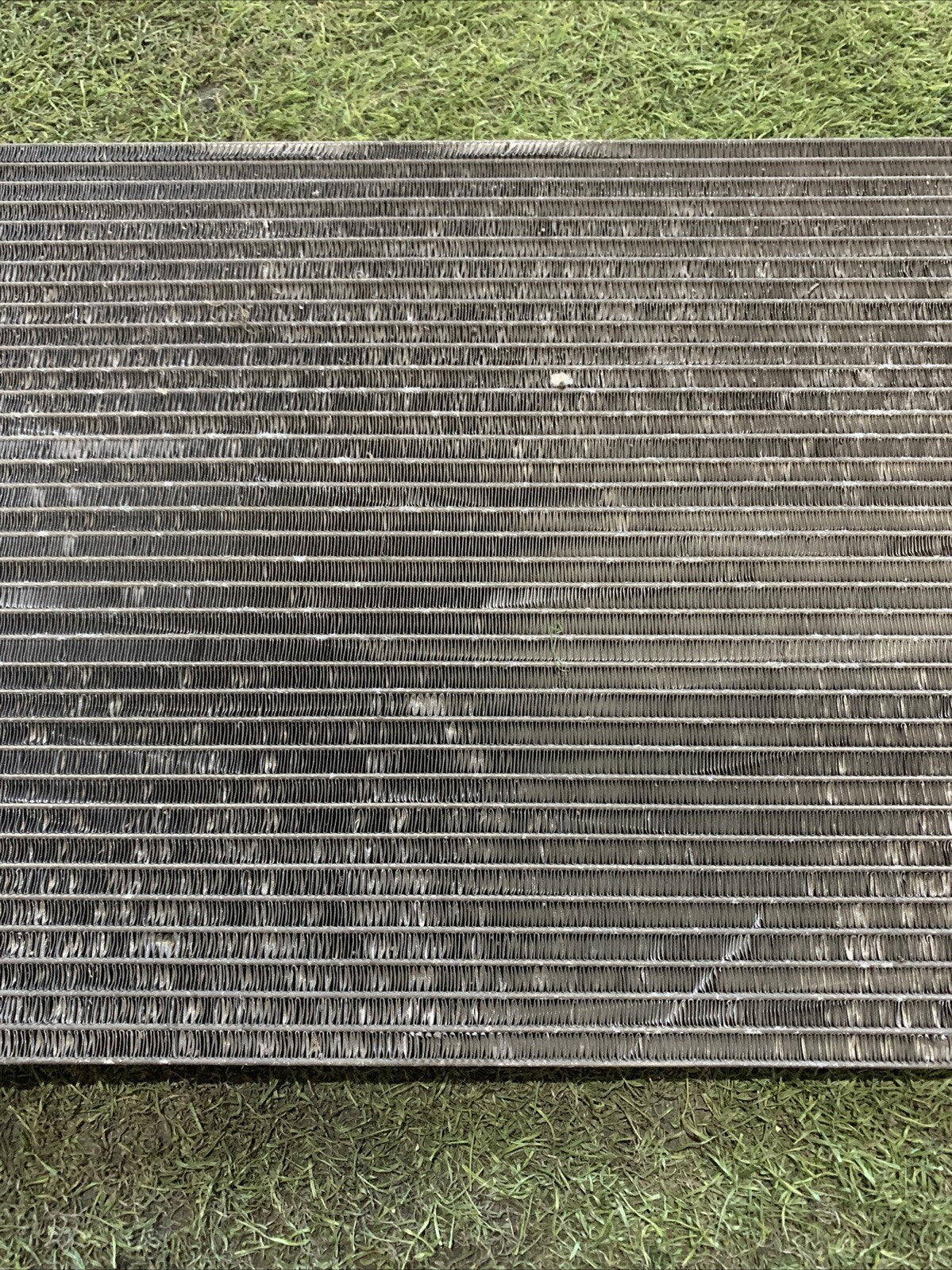 CONDENSATORE ARIA CONDIZIONATA FIAT GRANDE PUNTO 55700406 1.2 BENZINA (3)