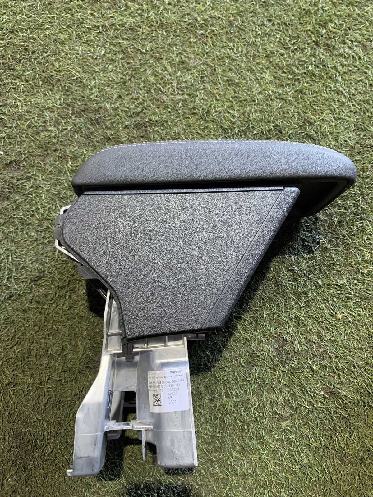 BRACCIOLO CENTRALE IN PELLE AUDI A1 Sportback (GBA) 82A864208A (18 )