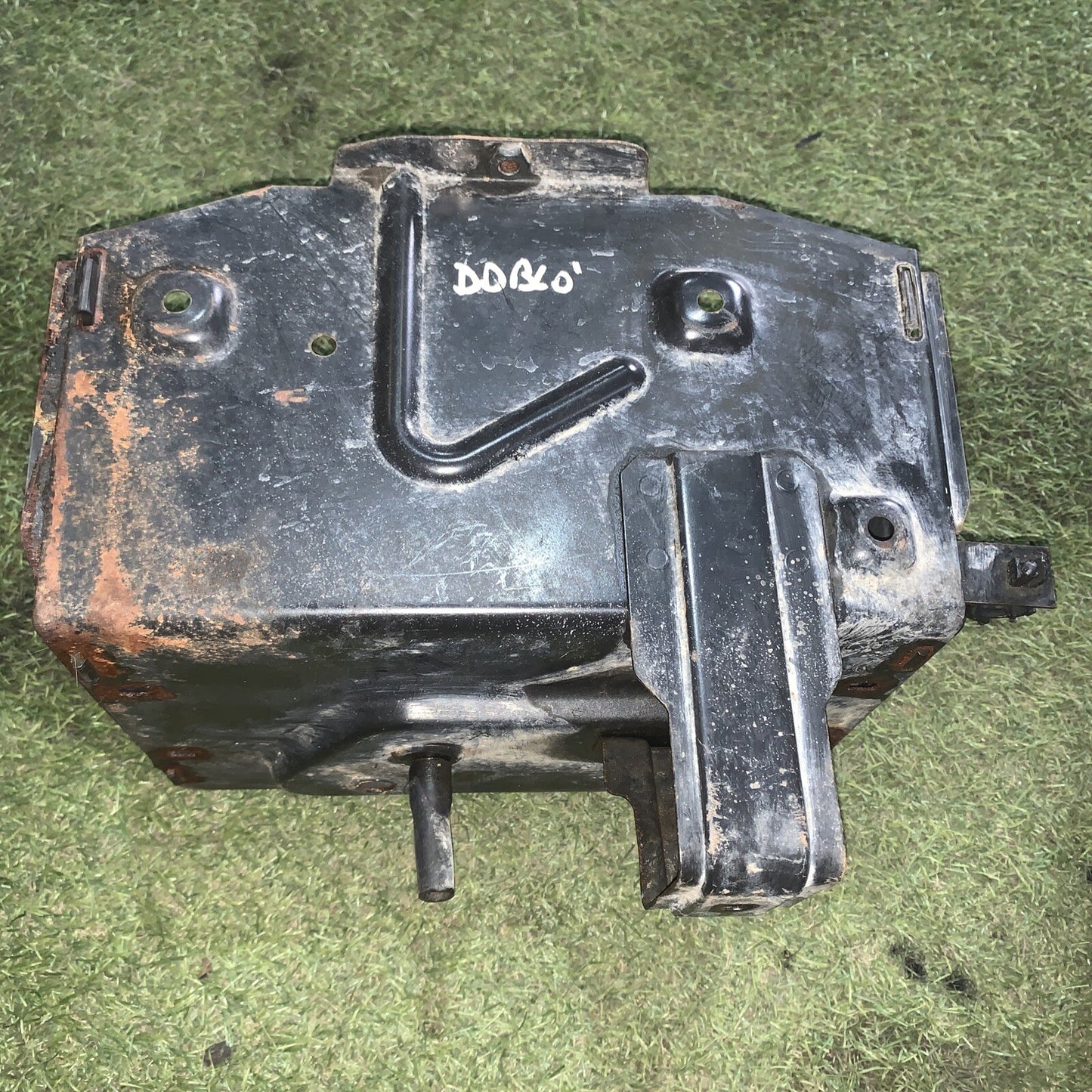 ALLOGGIO CASSETTA VANO PORTABATTERIA FIAT DOBLO' 2000>2005