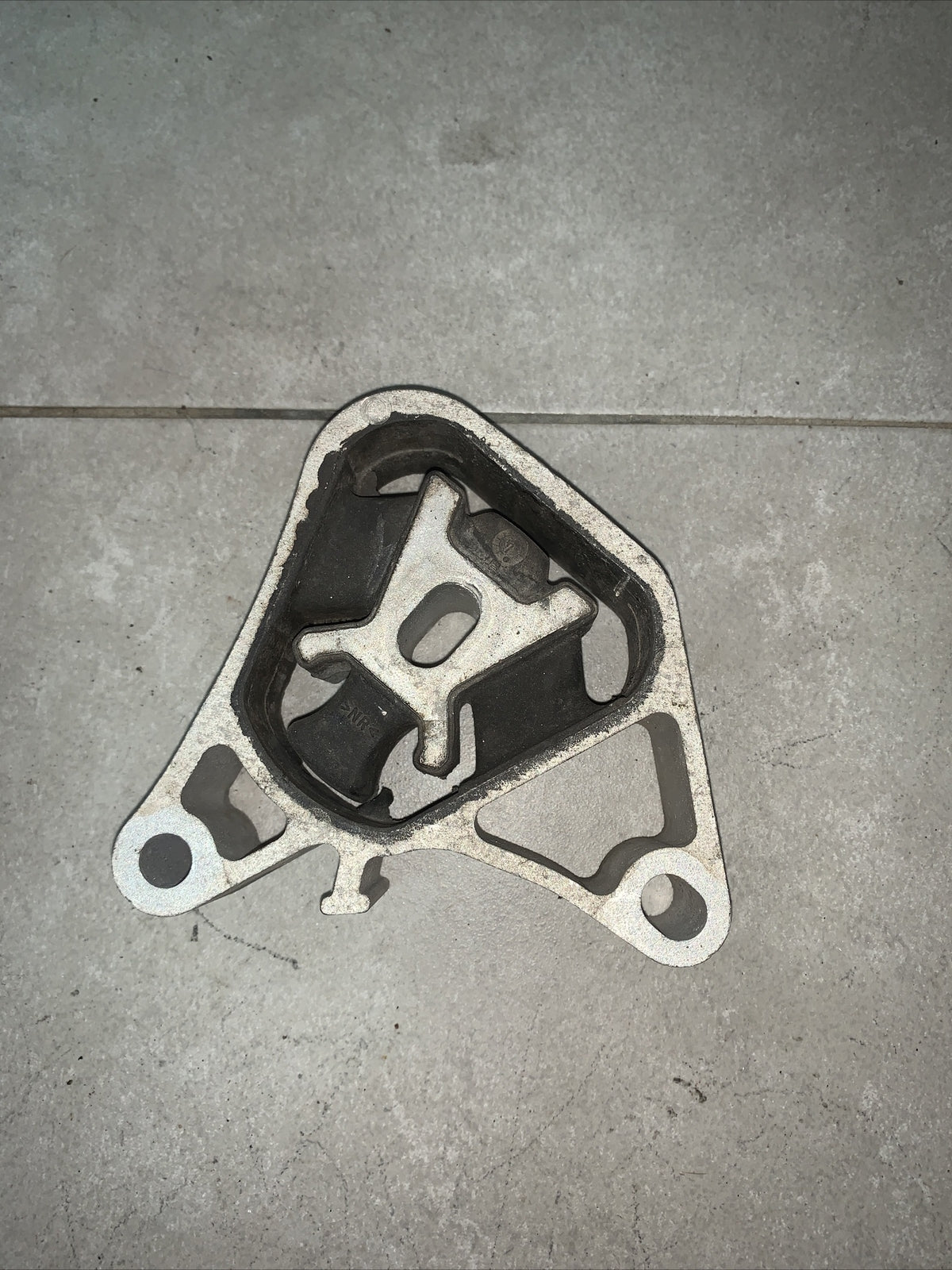 MERCEDES-BENZ B W246 B180 CDI Supporto Motore Destro A2462400809