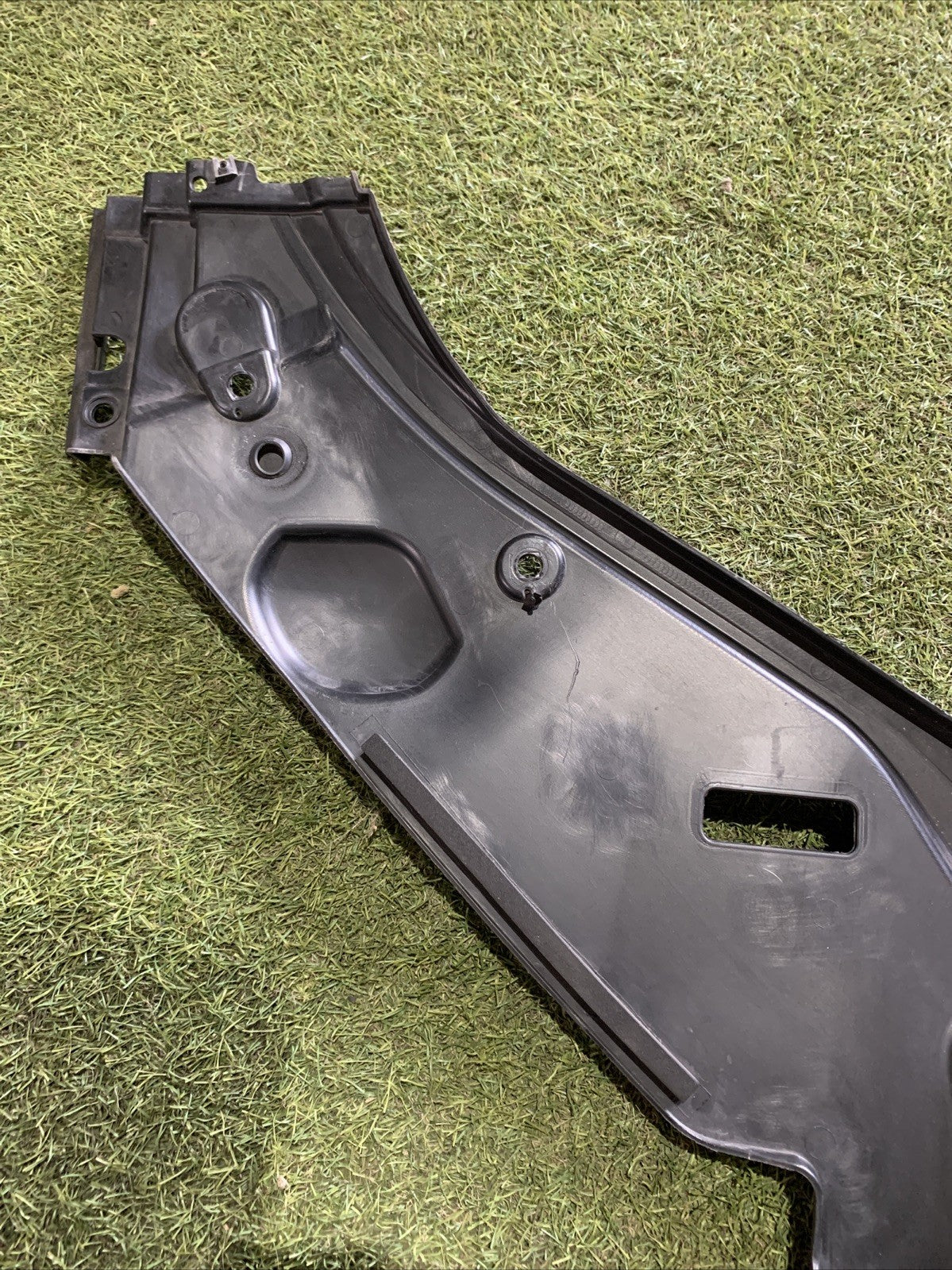 670042318 RIVESTIMENTO SUPERIORE TRAVERSA BATTICOFANO MASERATI LEVANTE