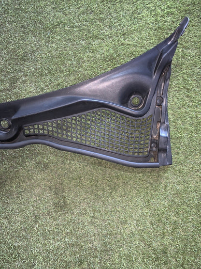 52025006 PLASTICHE PROFILO ESTERNO SOTTO PARABREZZA FIAT Tipo berlina 5P