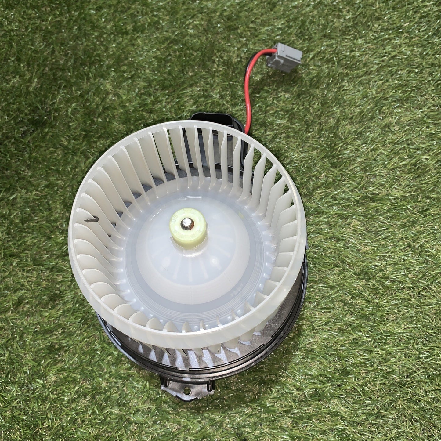 JX6A-19846-AC VENTOLA AREAZIONE ABITACOLO FORD FIESTA 2019