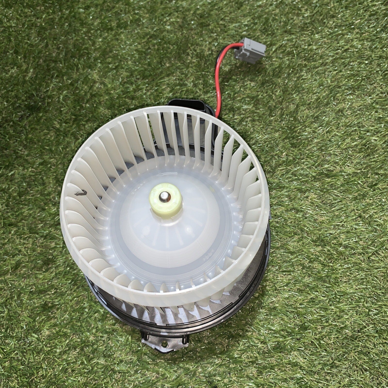 JX6A-19846-AC VENTOLA AREAZIONE ABITACOLO FORD FIESTA 2019