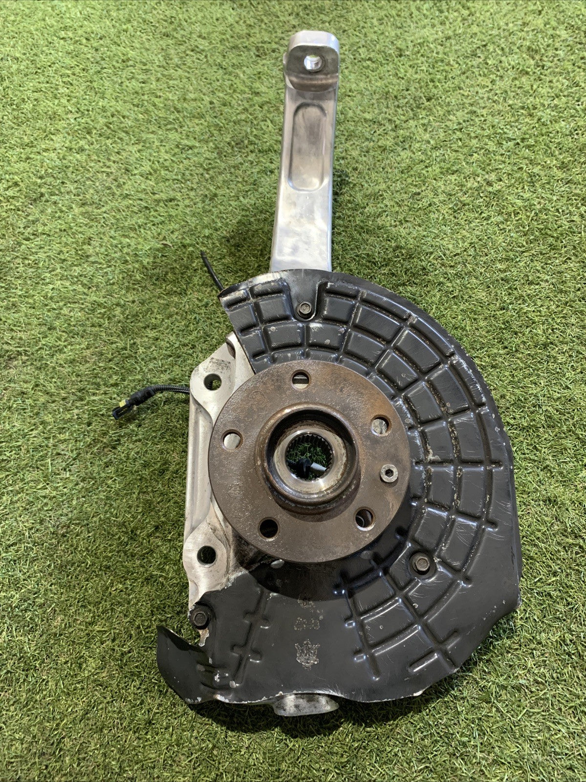 Mozzo Montante Fusello Anteriore Sinistro Maserati Levante 670032053