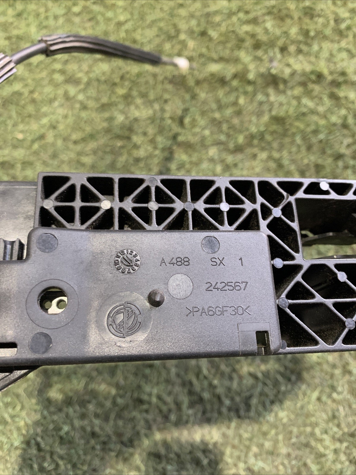 Supporto maniglia esterna portiera anteriore sinistra Alfa Romeo Mito 242567