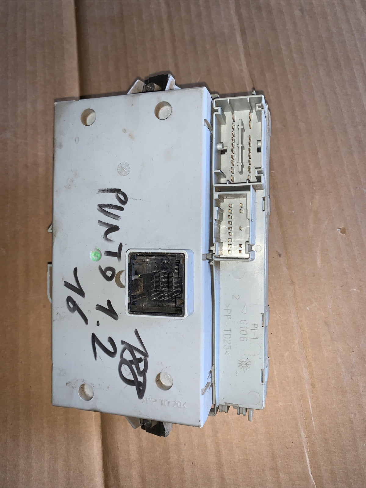 46767354 46520419 CENTRALINA PORTAFUSIBILI SCATOLA FUSIBILI FIAT PUNTO 1.2B 2003