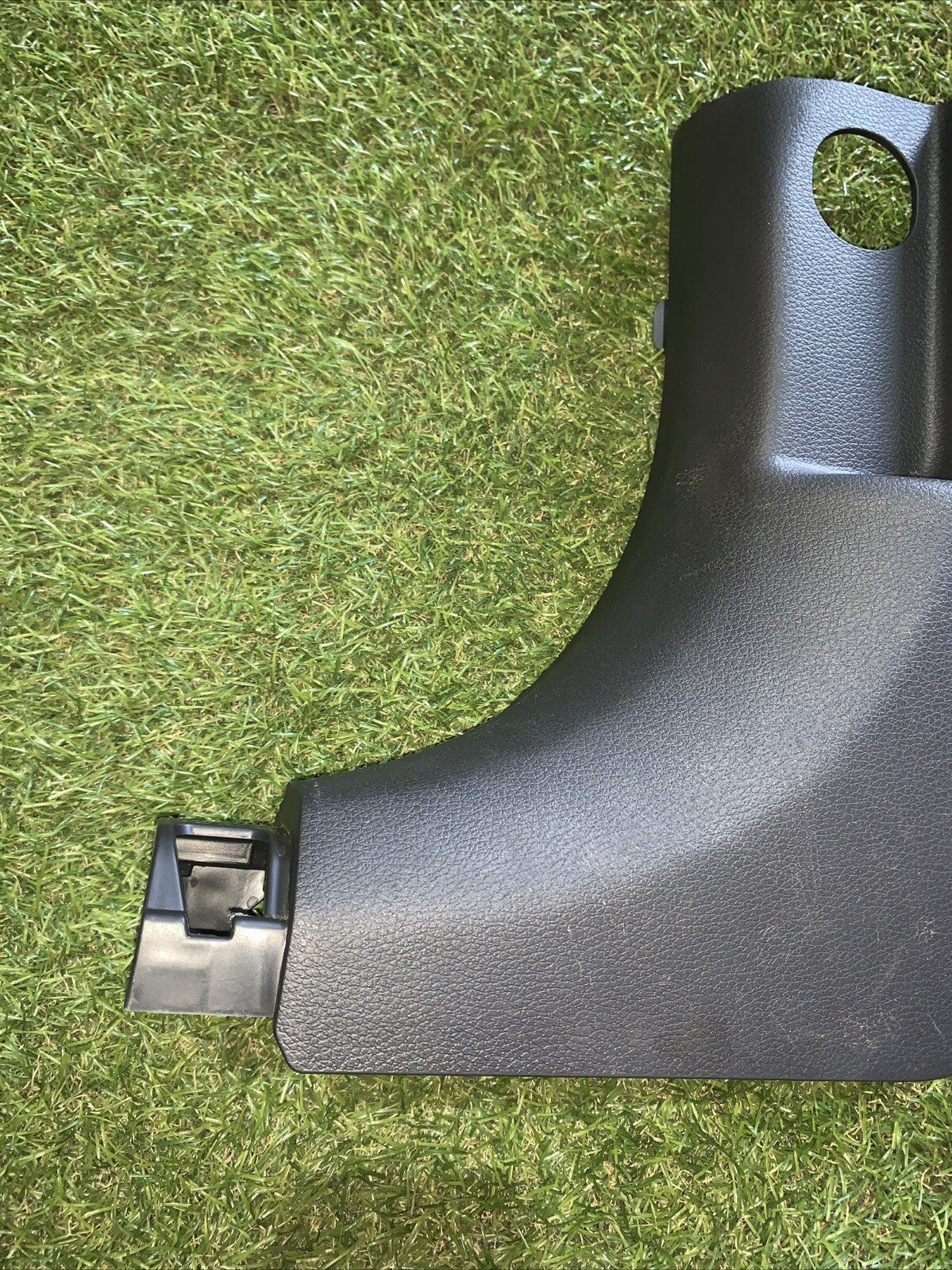 Rivestimento Battitacco Anteriore Sinistro Kia Sportage 2023 85825-R2000