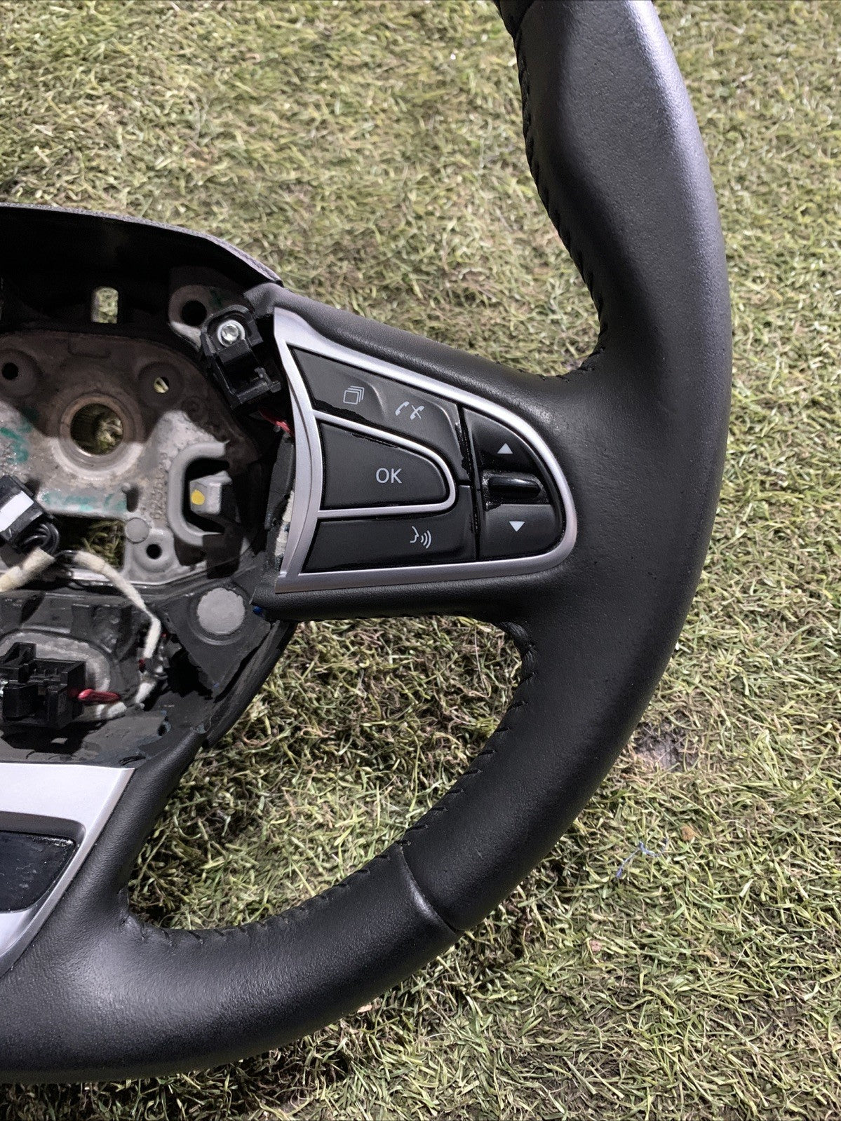 Volante In Pelle Con Comandi Renault Kadjar 484005825R (2)