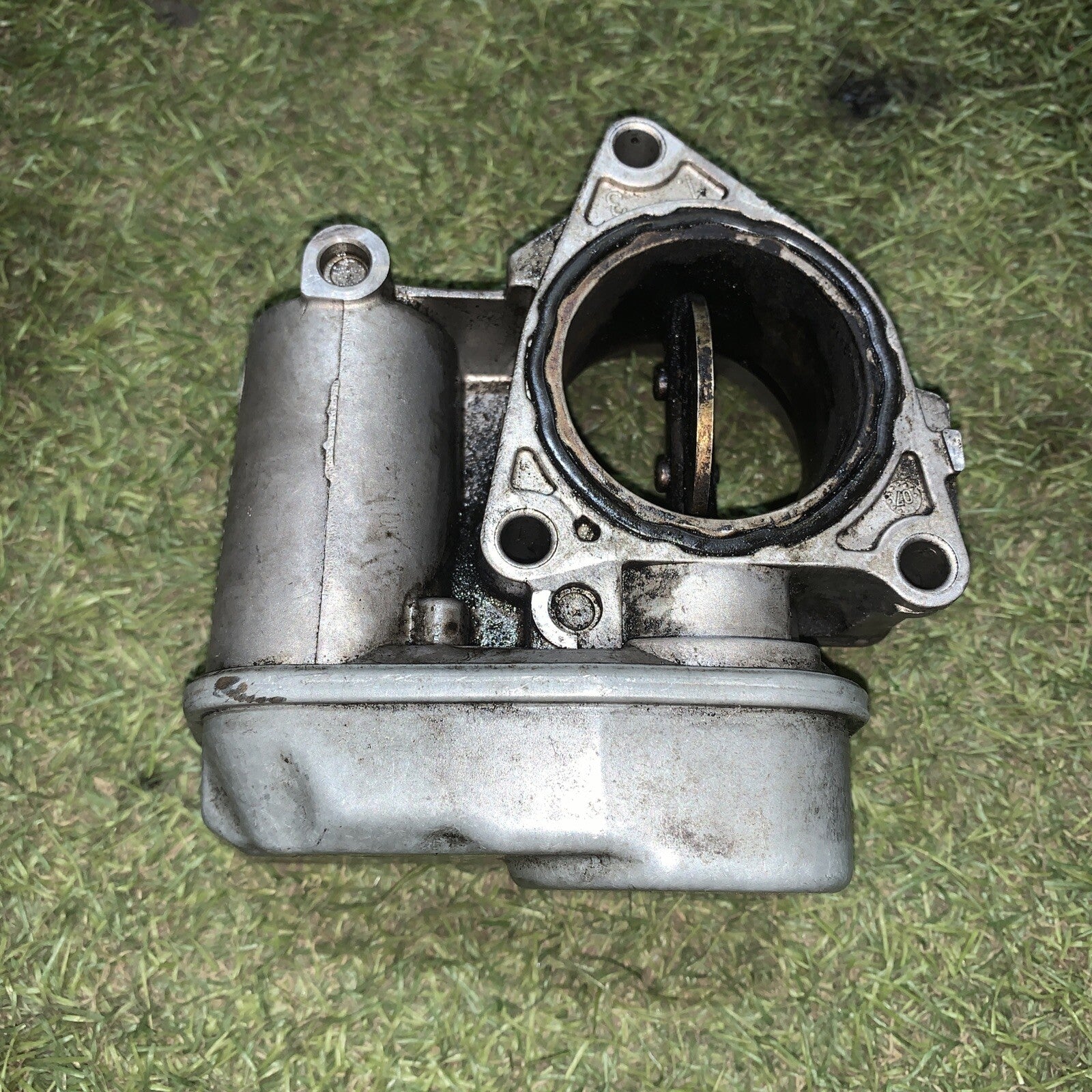 Corpo farfallato valvola VOLKSWAGEN PASSAT 2.0 tdi codice ricambio: 03G128063B