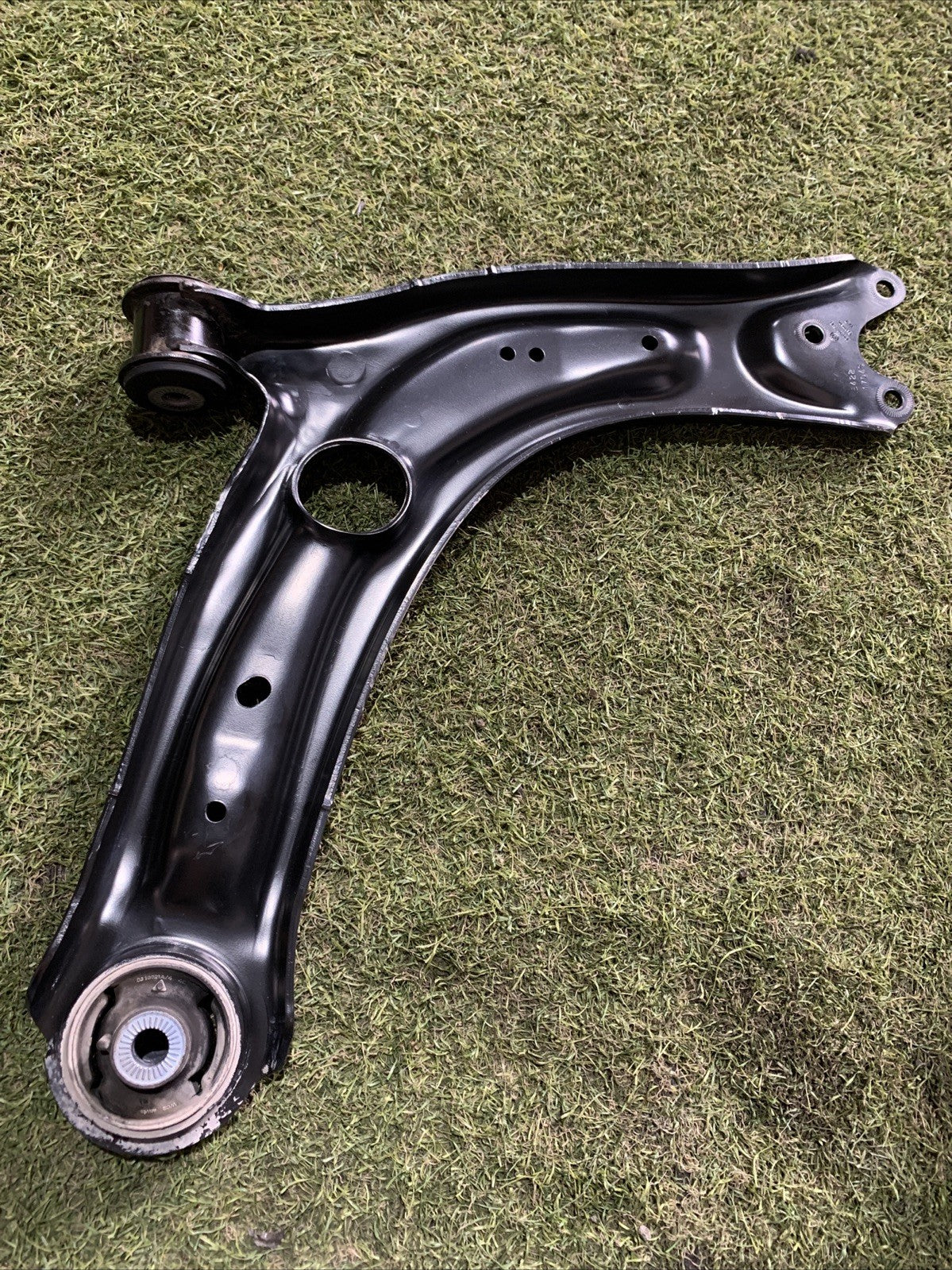 BRACCIO OSCILLANTE ANTERIORE SINISTRO VOLKSWAGEN TIGUAN 1.6 D 3Q0407151E 2016