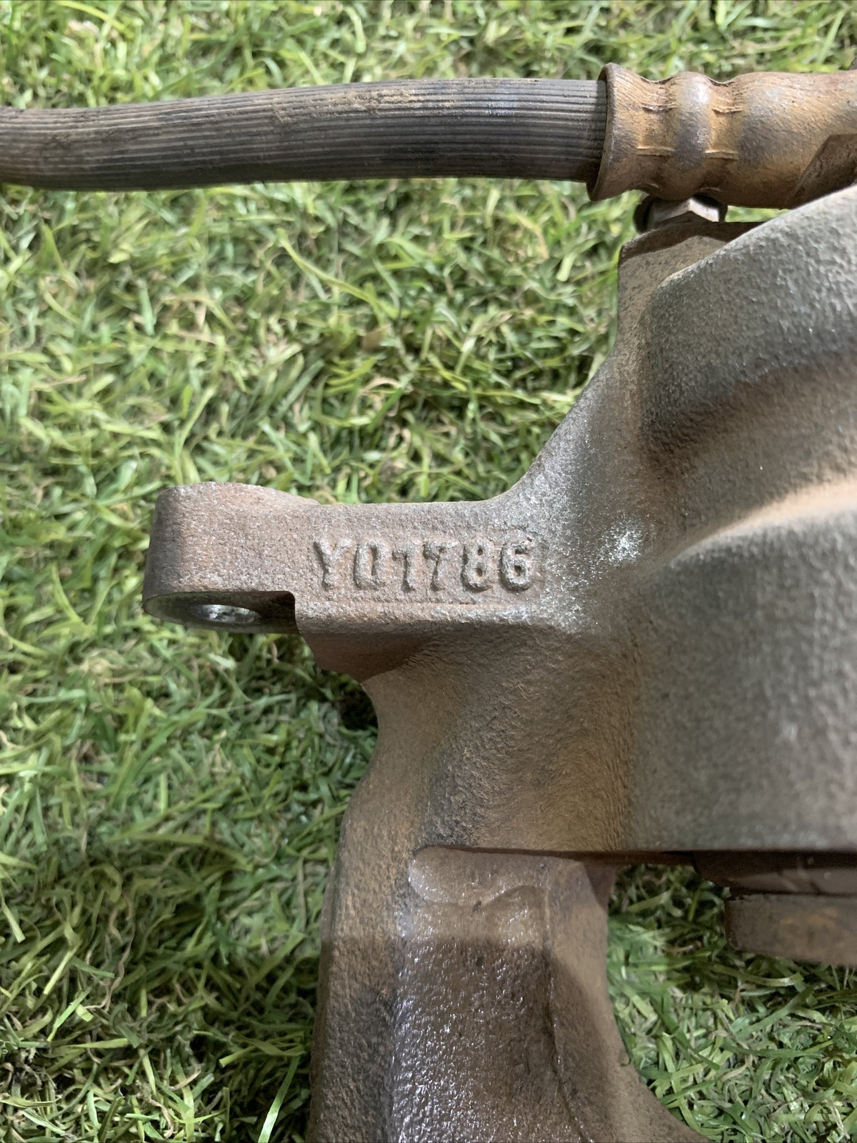 Pinza E Porta Pinza Freno Anteriore Sinistro Peugeot 107 1.0 Benzina Y01786