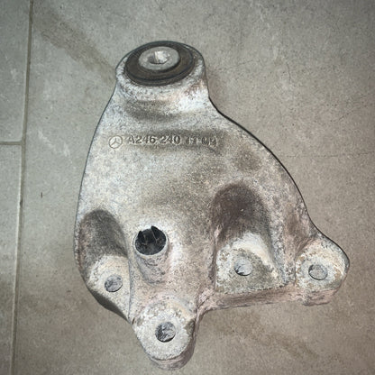 A2462401109 SUPPORTO MOTORE MERCEDES GLA Serie 2000 Diesel (2016)