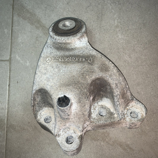 A2462401109 SUPPORTO MOTORE MERCEDES GLA Serie 2000 Diesel (2016)