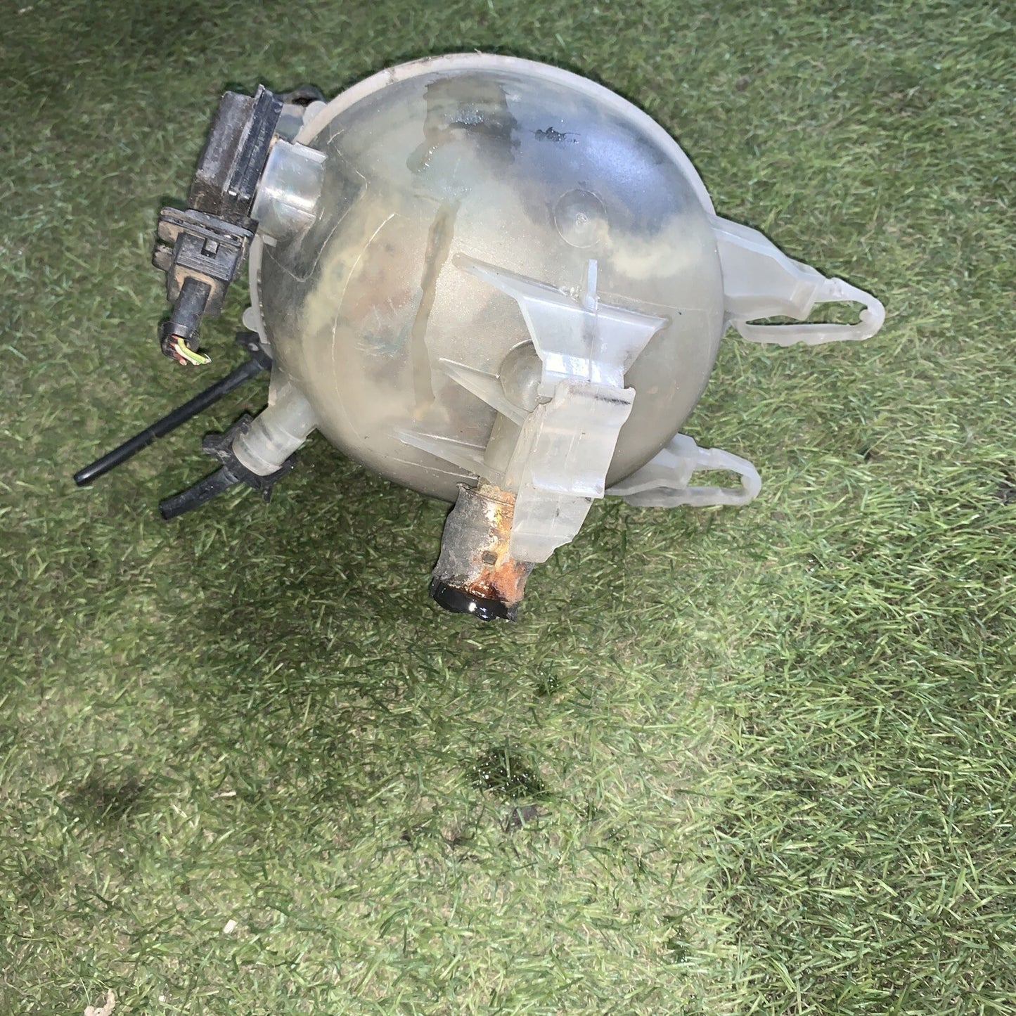 9606 Vaschetta acqua radiatore Citroen C3 del 2005 cod 9639562580