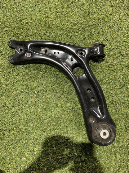 Braccio Oscillante Inferiore Anteriore Sinistro Volkswagen Golf 8 2.0 Benzina 