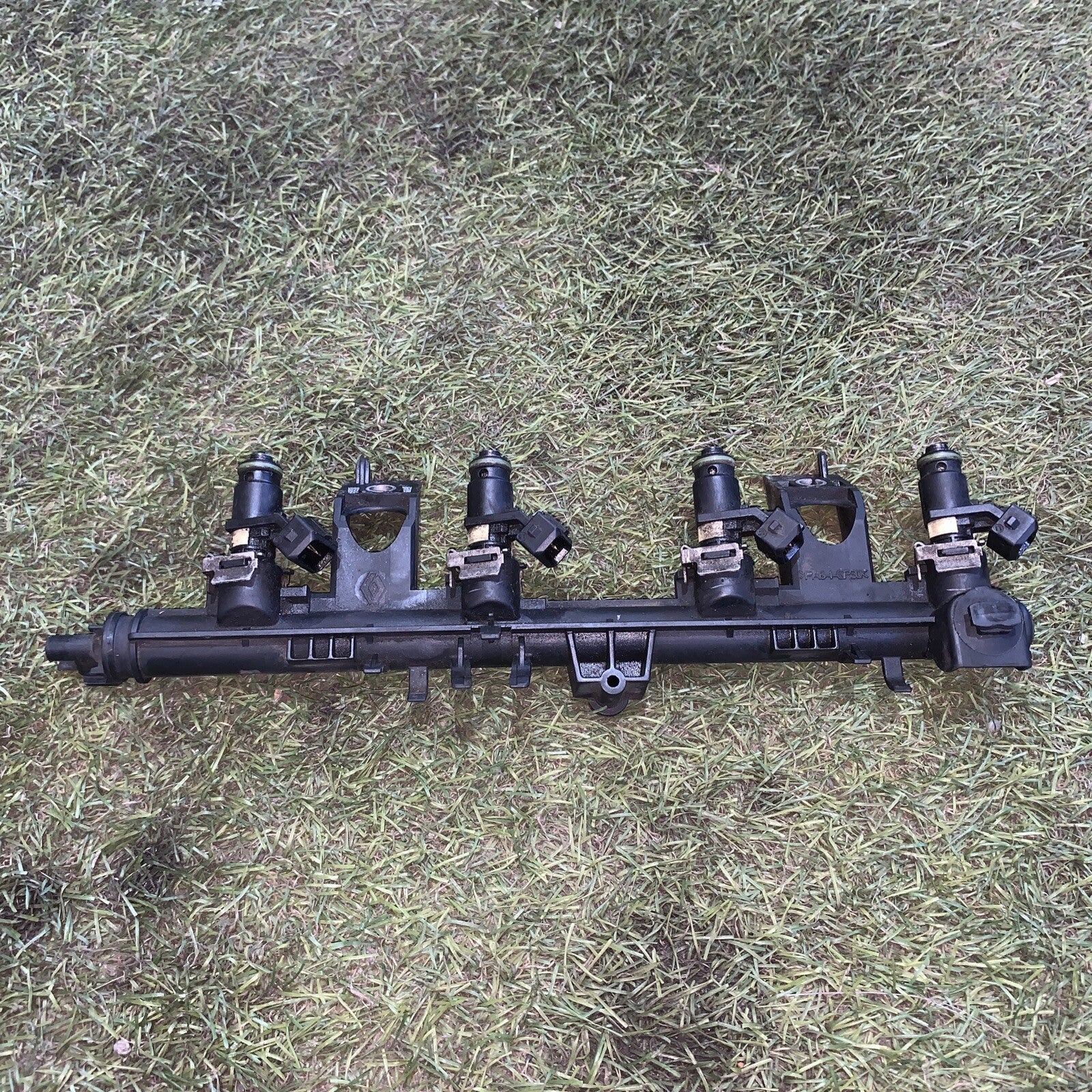 8200604620 TUBO INIEZIONE CON SERIE INIETTORI BENZINA RENAULT CLIO 1.2 3 SERIE