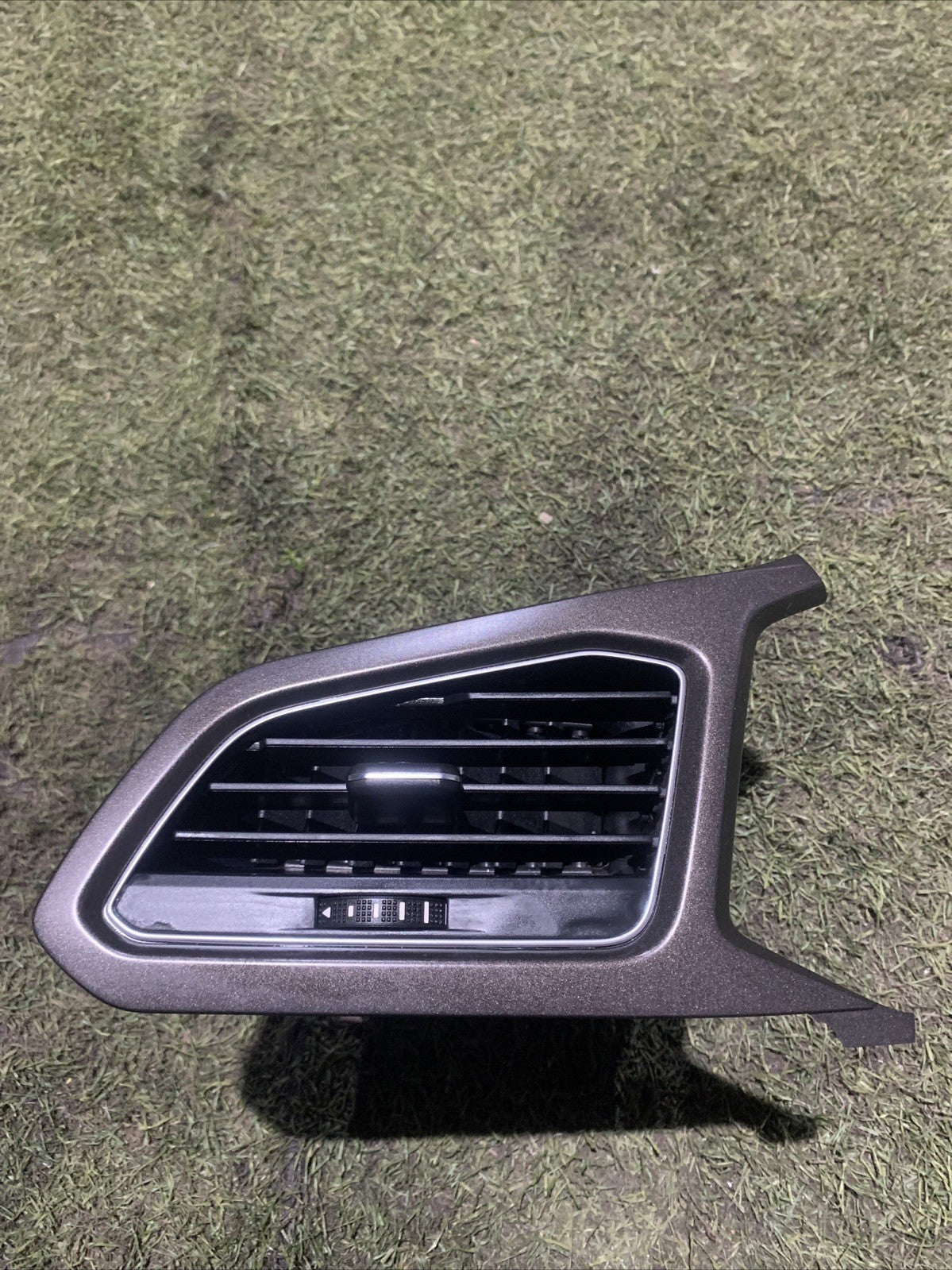 BOCCHETTA ARIA LATERALE SINISTRA VOLKSWAGEN T-ROC ANNO 2021 (2GA819703)
